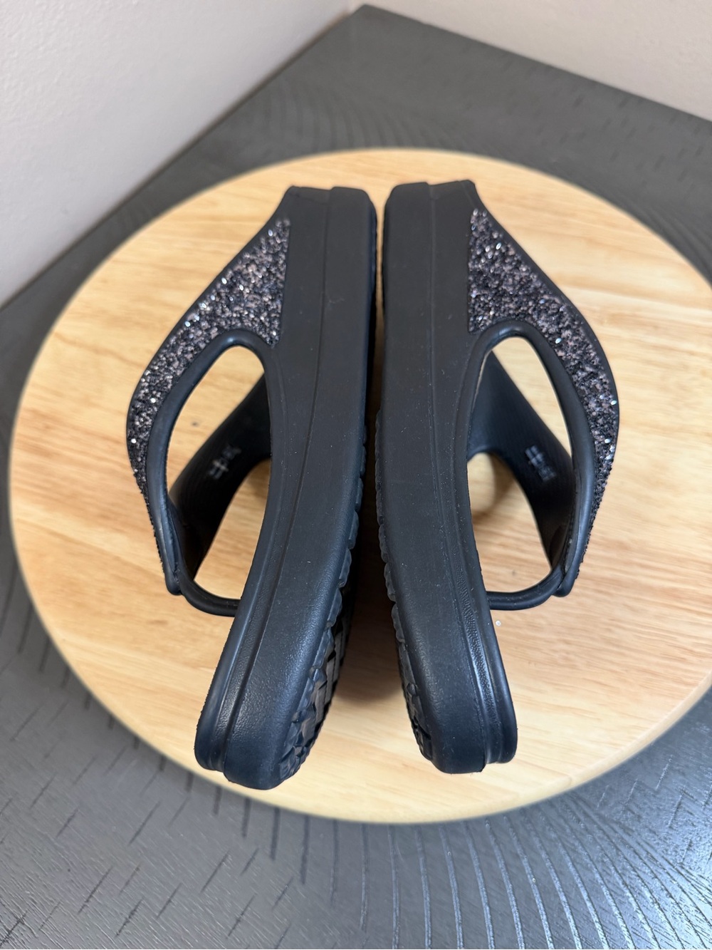 Crocs women’s Sloane Glitter Sandals - Picture 7 of 10